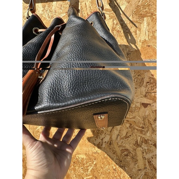 VTG Dooney & Bourke Black Leather Pebble Grain Tasha Drawstring Shoulder Bag